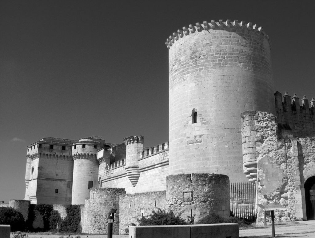 El Castillo de Cuéllar fue declarado junto a las murallas, Monumento Artístico Nacional en 1931. Se sitúa en la parte más alta de la villa, muy cerca de la carretera de Valladolid.